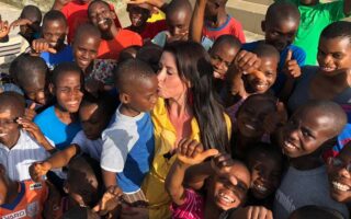 Anja Lovén hjælper børn i Afrika